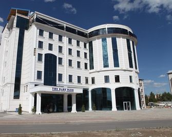 Kars Park Hotel - Kars - Budova