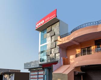 OYO 28472 Hotel Shree Palace - Dewas - Building