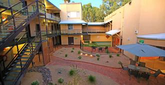 Stay at Alice Springs Hotel - Alice Springs - Building