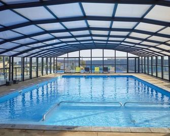 Cottage in a residential park with swimming pool and janitor - Pomérols - Piscine