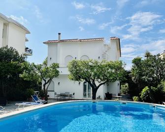 Yourhome - Villa Sorrento - Meta - Pool