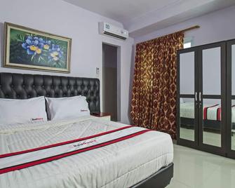 RedDoorz Plus @ Guntur Raya Setiabudi - Cakarta - Yatak Odası