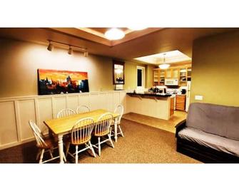 Huge 1 Bedroom Appartment (910 Sqft)! - Puyallup - Restaurant