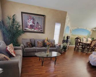 Welcome To The Beautiful San Jacinto Valley - San Jacinto - Living room