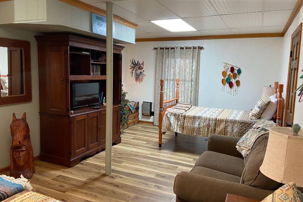 Angler's Den~Kerr Lake Life! Lake Front, Kayaks & Boat Dock - Henderson - Schlafzimmer