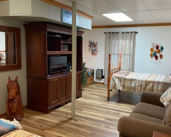 Angler's Den~Kerr Lake Life! Lake Front, Kayaks & Boat Dock - Henderson - Schlafzimmer