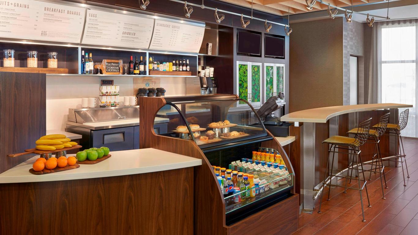 Courtyard by Marriott Kingston Highway 401/Division Street