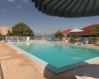 Cool Breeze Beach Studio - Montego Bay - Pool