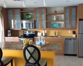 Morritts Tortuga Club And Resort - East End - Cuisine