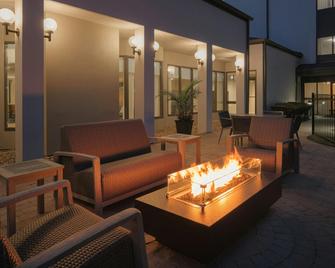 Courtyard by Marriott Louisville East - Louisville - Patio
