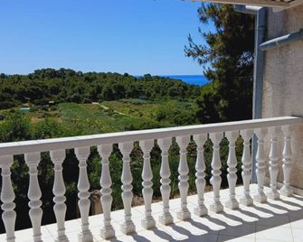 Apartments Elena & Damir - فيس - شرفة