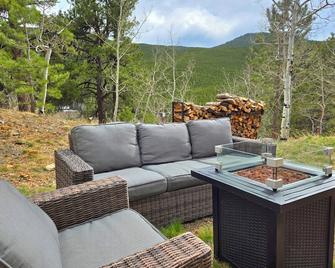 Moose Manor - Golden - Patio