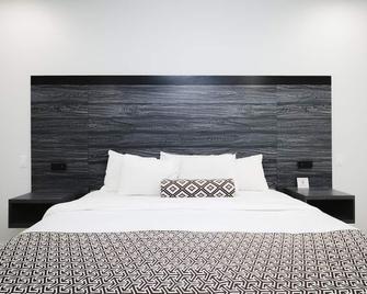 Sapphire Inn and Suites - Deer Park