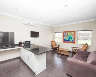 Vetho 2 Apartments Or Tambo Airport - Kempton Park - Living room
