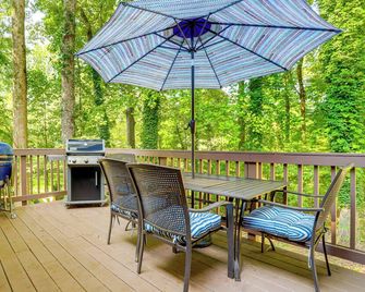 Waterfront Retreat on a Lake Lanier Cove w/ Dock - Dawsonville - Balkon