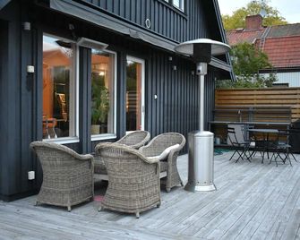 Modern Villa with Hot Tub & Sauna Near Stockholm - שטוקהולם - פטיו