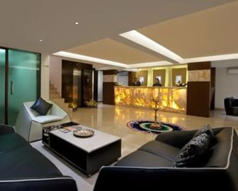 Hotel New Leaf Achillea Chakan - Chākan - Lobby