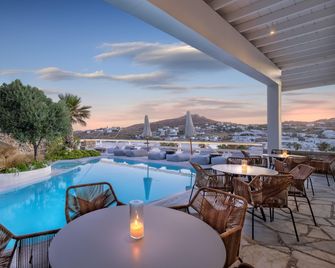 Deliades Hotel - Ornos - Zwembad