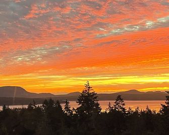 Salt Spring Sunrise - Ganges - Venkovní prostory