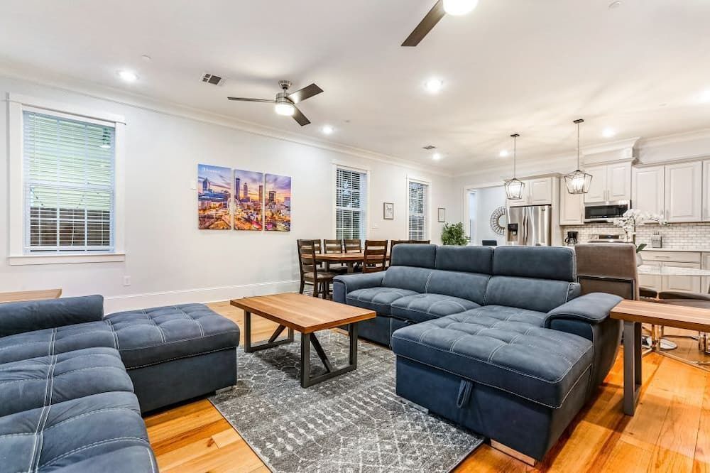 5BR w Pool - Great for Families - Near Everything - New Orleans - Living room