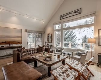 Bungalow in Heart of Wilson - Teton Village - Living room