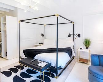 American Beech - Deluxe King 5 - Greenport - Bedroom