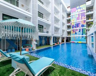 Viva Dash Hotel Seminyak - Denpasar - Zwembad