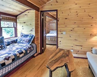 Bolton Landing Cottage Walk to Lake George! - Bolton Landing - Sala de estar