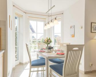 Born - Wieck Ferienwohnung Romantik - Born am Darss - Dining room