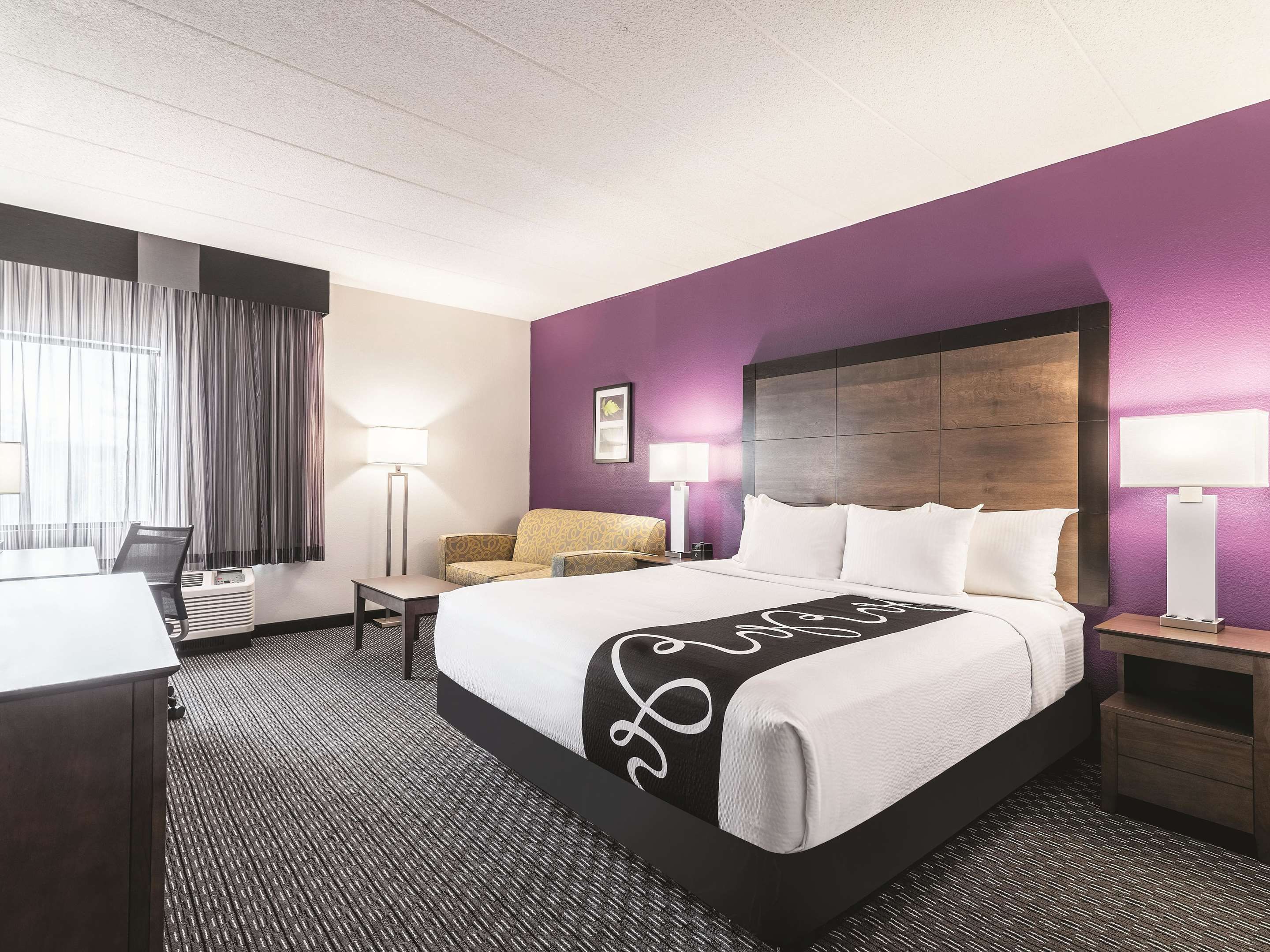 La Quinta Inn & Suites by Wyndham Salem NH - Salem - Schlafzimmer