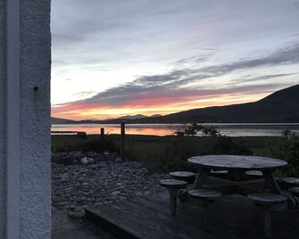 Large beachside property in stunning West Harris: great for family/friend groups - Isle of Harris - Balcony