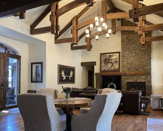 Caldera Springs Lodge With Hot Tub, Bbq & Views - La Pine - Comedor