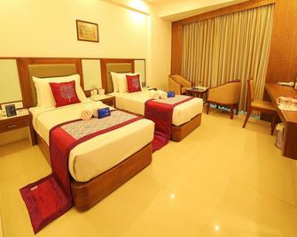 OYO 1975 Hotel Arcadia Regency - Alappuzha - Bedroom