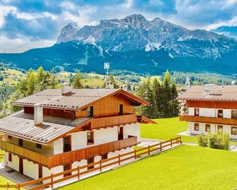 Chalet Cortina 2 - Six Bedroom Chalet, Sleeps 12 - Cortina d’Ampezzo - Gebäude