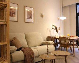 Mh Apartments Central Valencia - Valencia - Living room