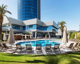 Wyndham Grand Izmir Ozdilek Thermal & Spa - איזמיר - בריכה