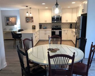 3 Blocks to Beach. 5 Bedrooms, 4 Bathrooms - Family Spaces, Kitchen, & Porches - Bethany Beach - Dining room