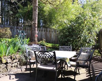 Lovely home with private backyard near Portland & wine country in Wilsonville. - Wilsonville - Innenhof