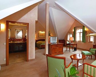 Altstadthotel Bräuwirt - Weiden in der Oberpfalz - Вітальня