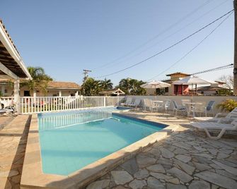 بوزادا تريه بيسكادوريس - بوزيوس - حوض السباحة