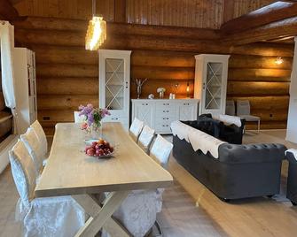 Traumhaftes Blockhaus am Rhein - Kamp-Bornhofen - Essbereich