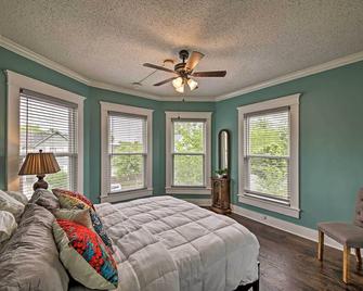 Historic Noblesville Home with Private Yard! - Noblesville - Bedroom