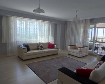 Akkayalar Aerie House - Bolu - Living room