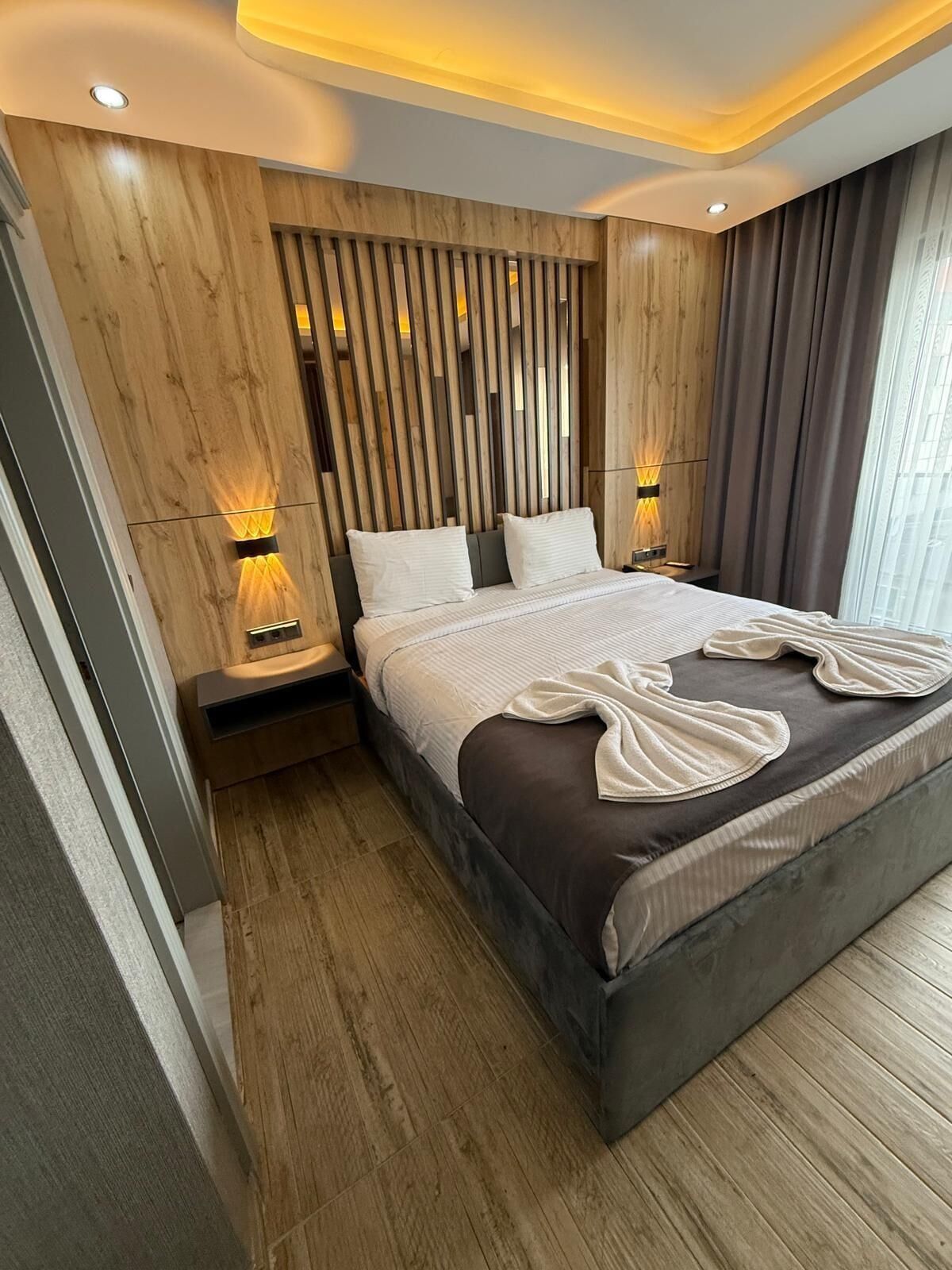 world say hotel thumbnail 3
