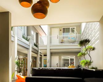 مانترا جيلي - Gili Trawangan - شرفة مرصوفة