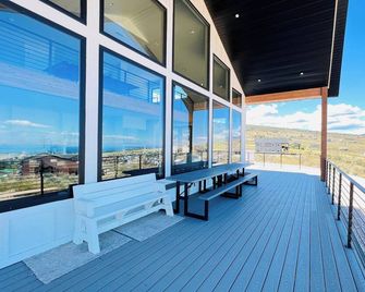 Bear Lake getaway for the whole family! Sleeps 32! Beach access included!! - Garden City - Balcón