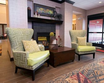 Hampton Inn & Suites Bismarck/Northwest - Bismarck - Lobby