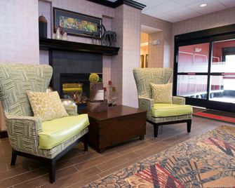 Hampton Inn & Suites Bismarck/Northwest - ביסמארק - טרקלין
