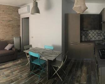 B&b Loft Edel Beach - Civitanova Marche - Comedor