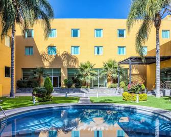 Fiesta Inn Express San Luis Potosí Oriente - San Luis Potosí - Pool